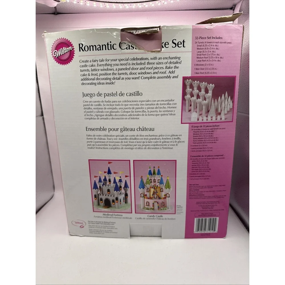 Wilton Romantic Castle Cake Decorating Set 32 Piece Complete Set. Brand New